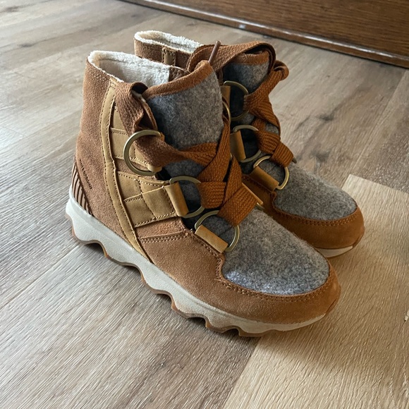 Sorel boots - Picture 2 of 2